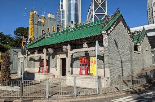 The older generation in Shau Kei Wan believes that the local community was protected by Tam Kung from harm during the cholera outbreak in Hong Kong in the 1930s. The picture depicts the current location of Tam Kung Temple.