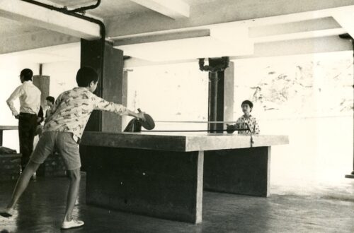 1970年代，明華大廈每一座地下都增設乒乓球枱。